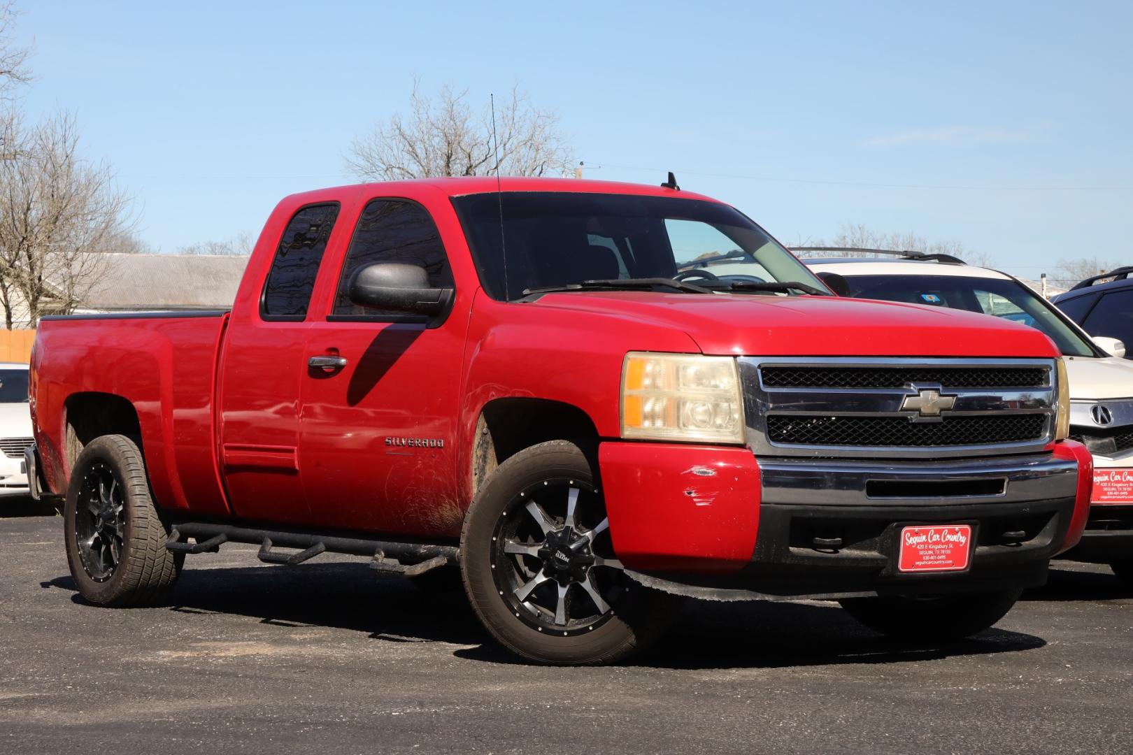 2010 RED CHEVROLET SILVERADO 1500 LT1 Extended Cab 2WD (1GCSCSE09AZ) with an 5.3L V8 OHV 16V FFV engine, 6-SPEED AUTOMATIC transmission, located at 420 E. Kingsbury St., Seguin, TX, 78155, (830) 401-0495, 29.581060, -97.961647 - Photo#0